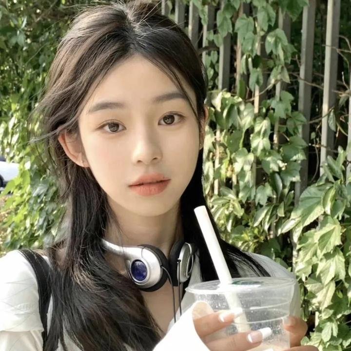 女特工智斗恶邻